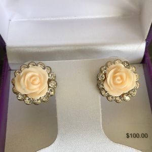 *FREE with any purchase* Vintage style rose studs